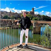 Se cerchi qualcuno per aiutarti nei compiti o per imparare una nuova lingua, ti aspetto!